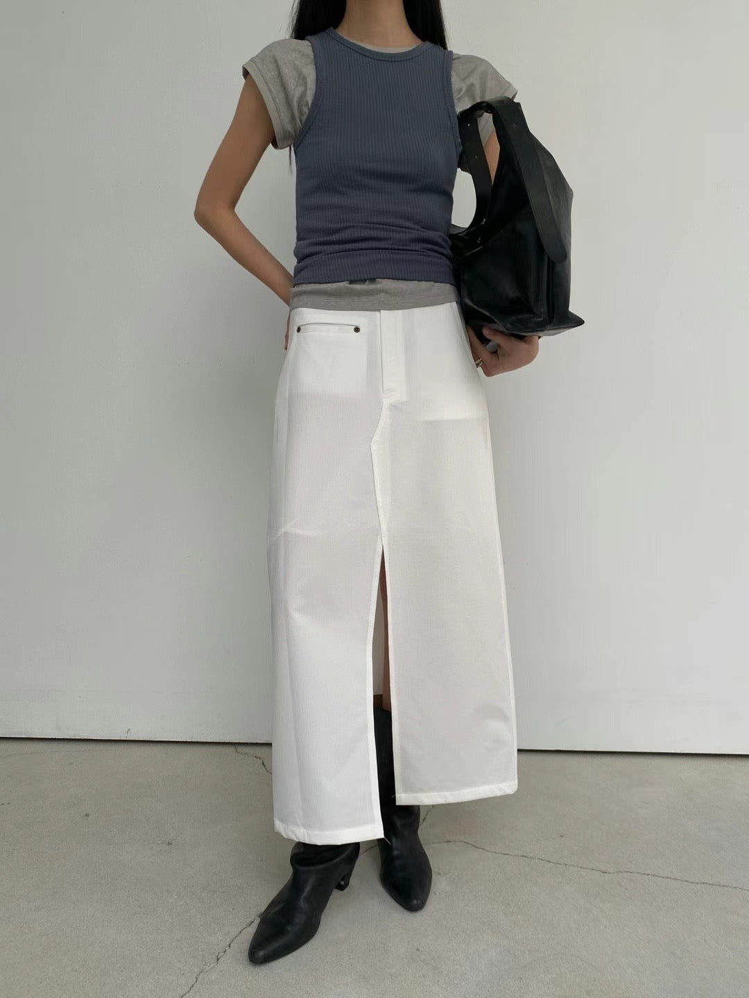 Hip skirt with front slit