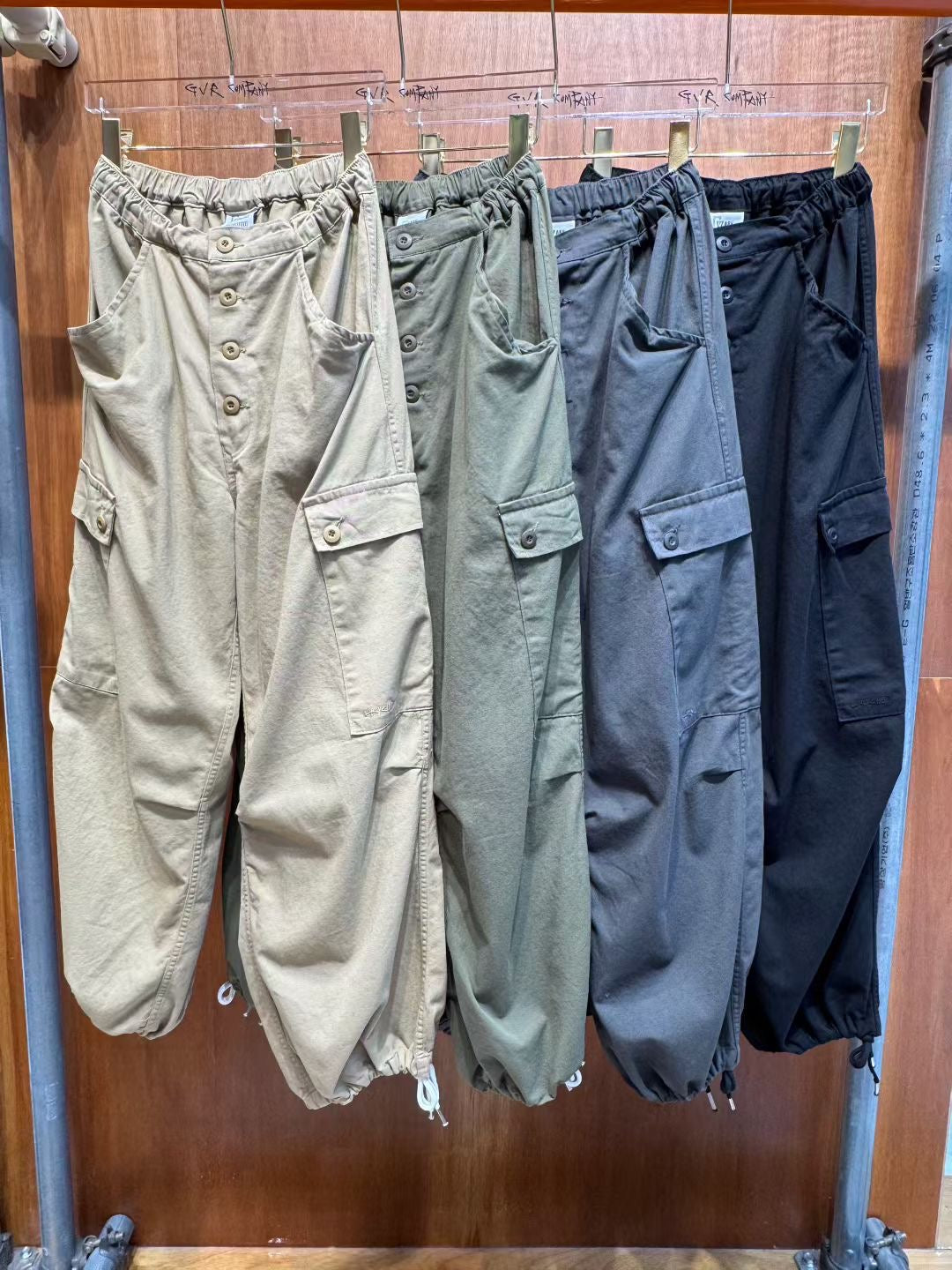 前有鈕軍褲