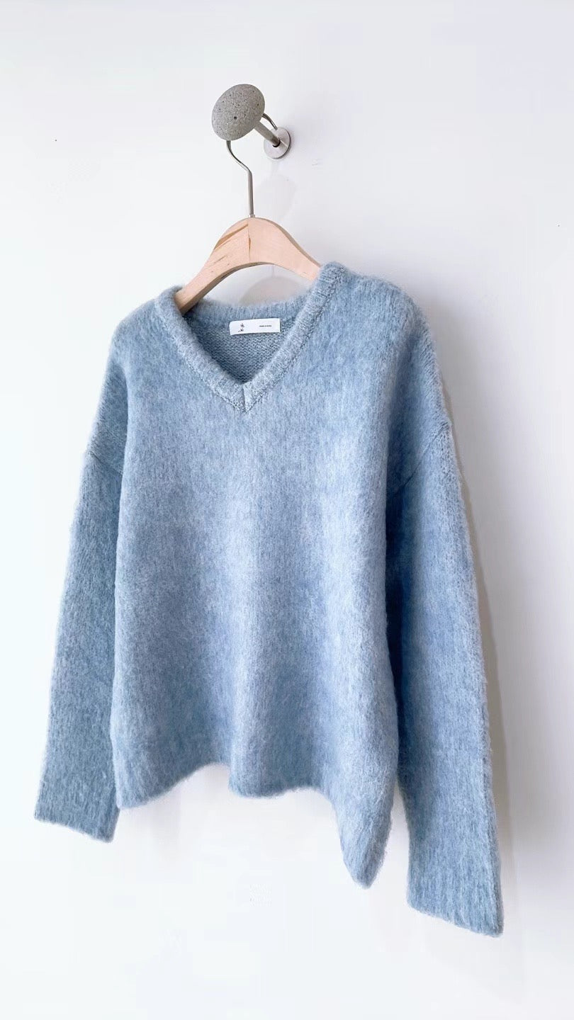 V-neck rabbit fur sweatshirt