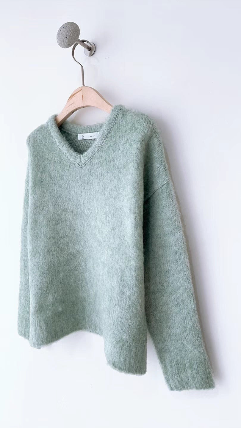 V-neck rabbit fur sweatshirt