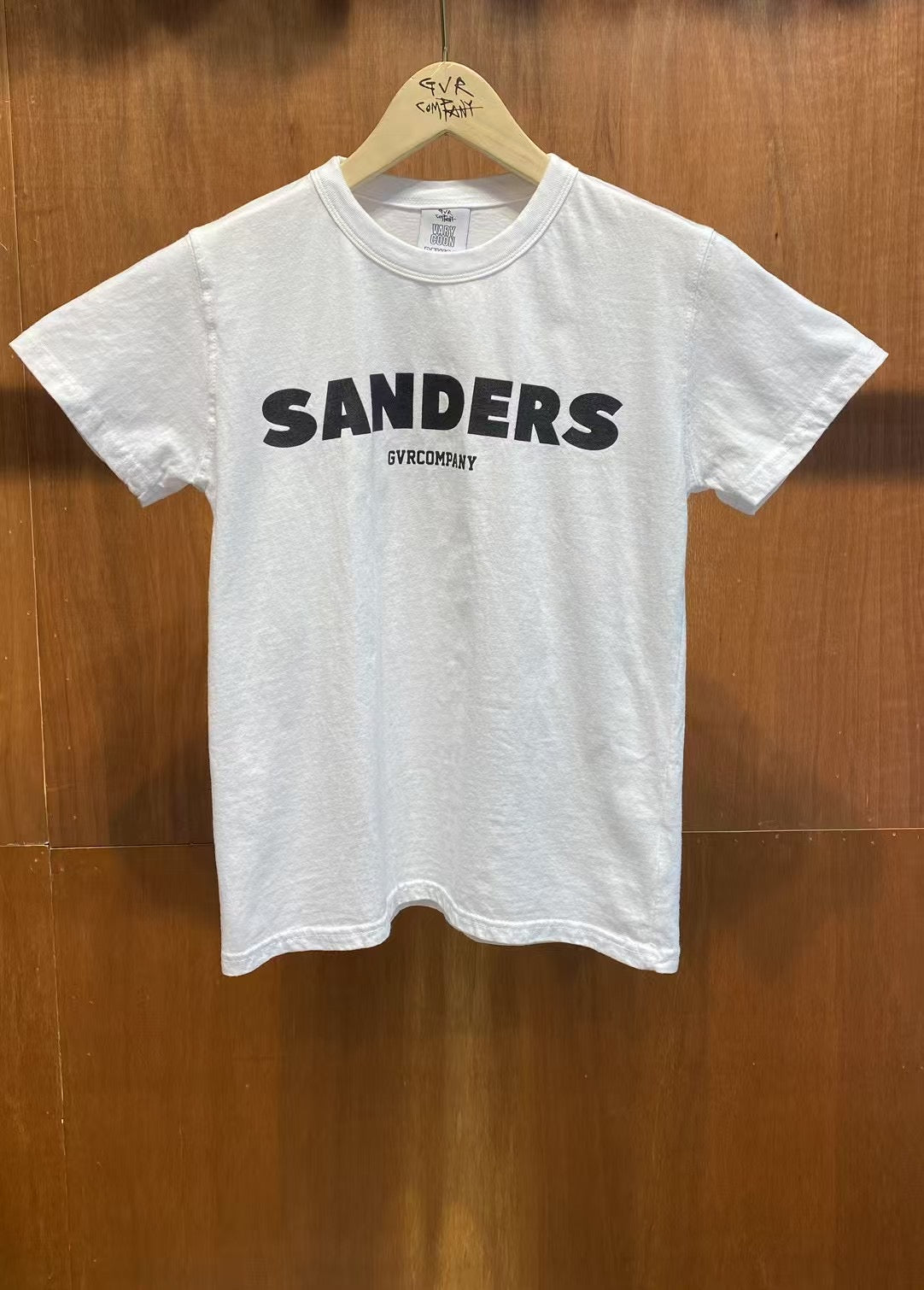 “SANDERS“洗水Tee