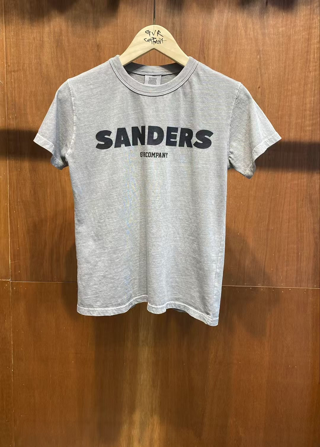 “SANDERS“洗水Tee