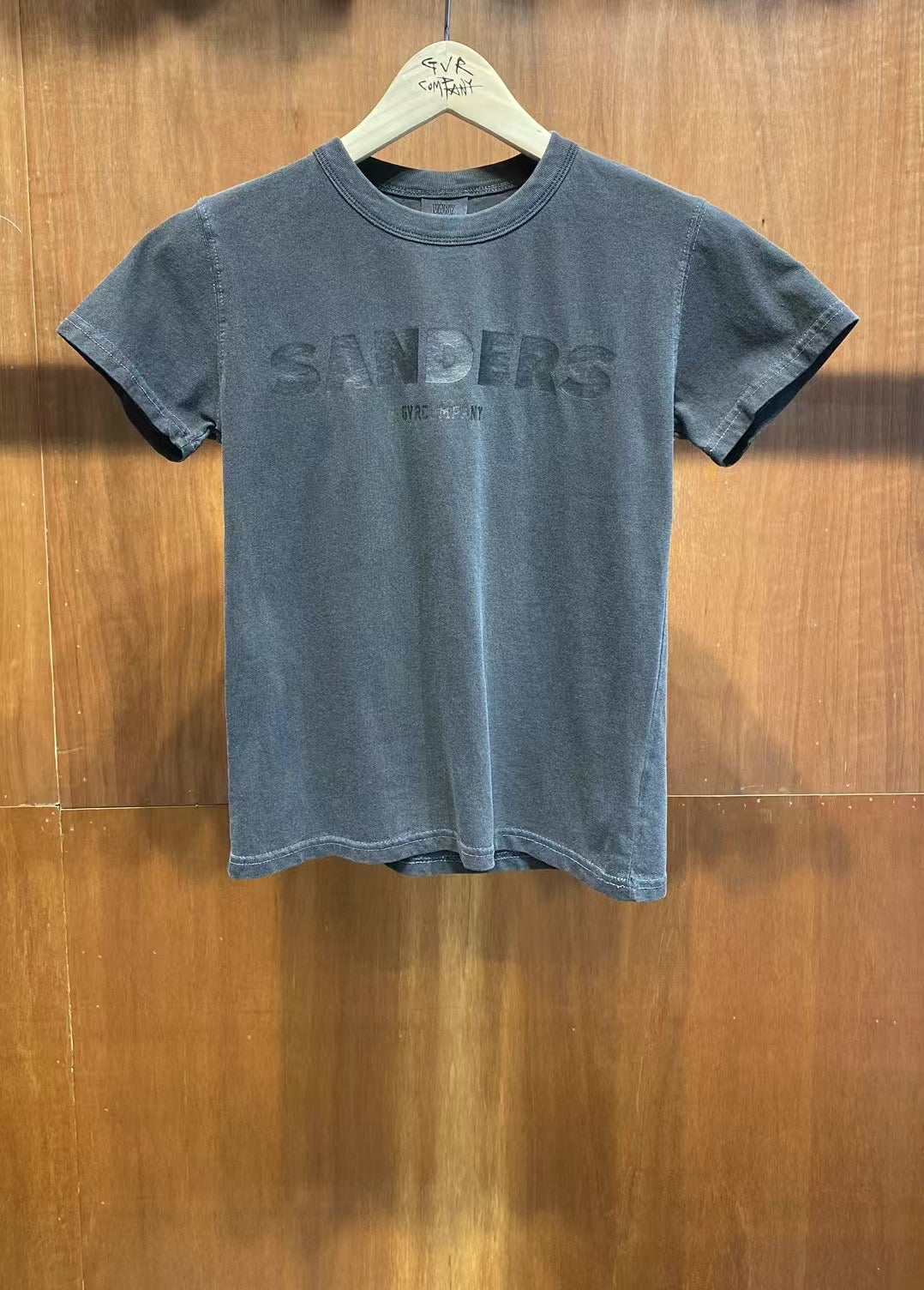 “SANDERS“洗水Tee