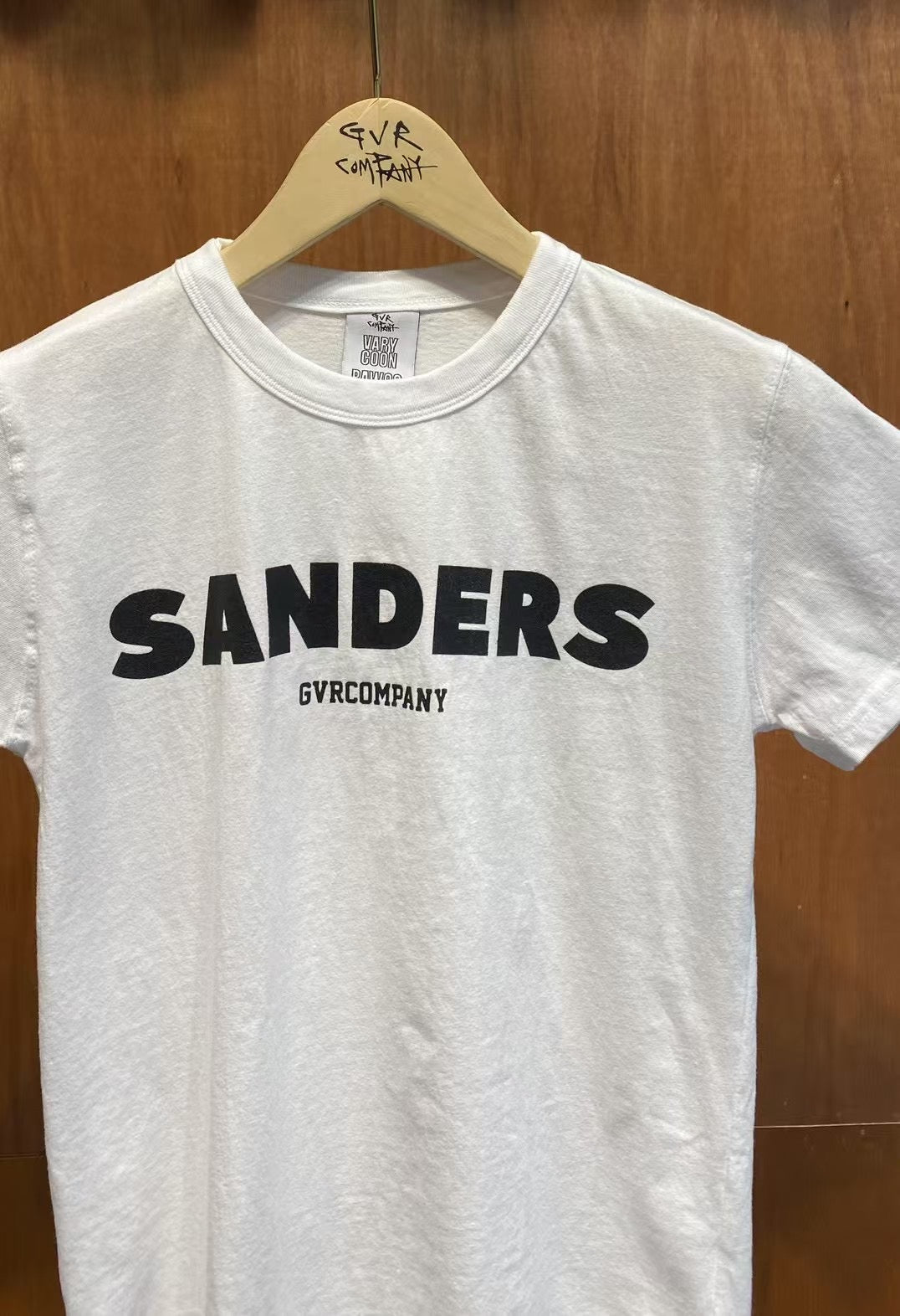 “SANDERS“洗水Tee