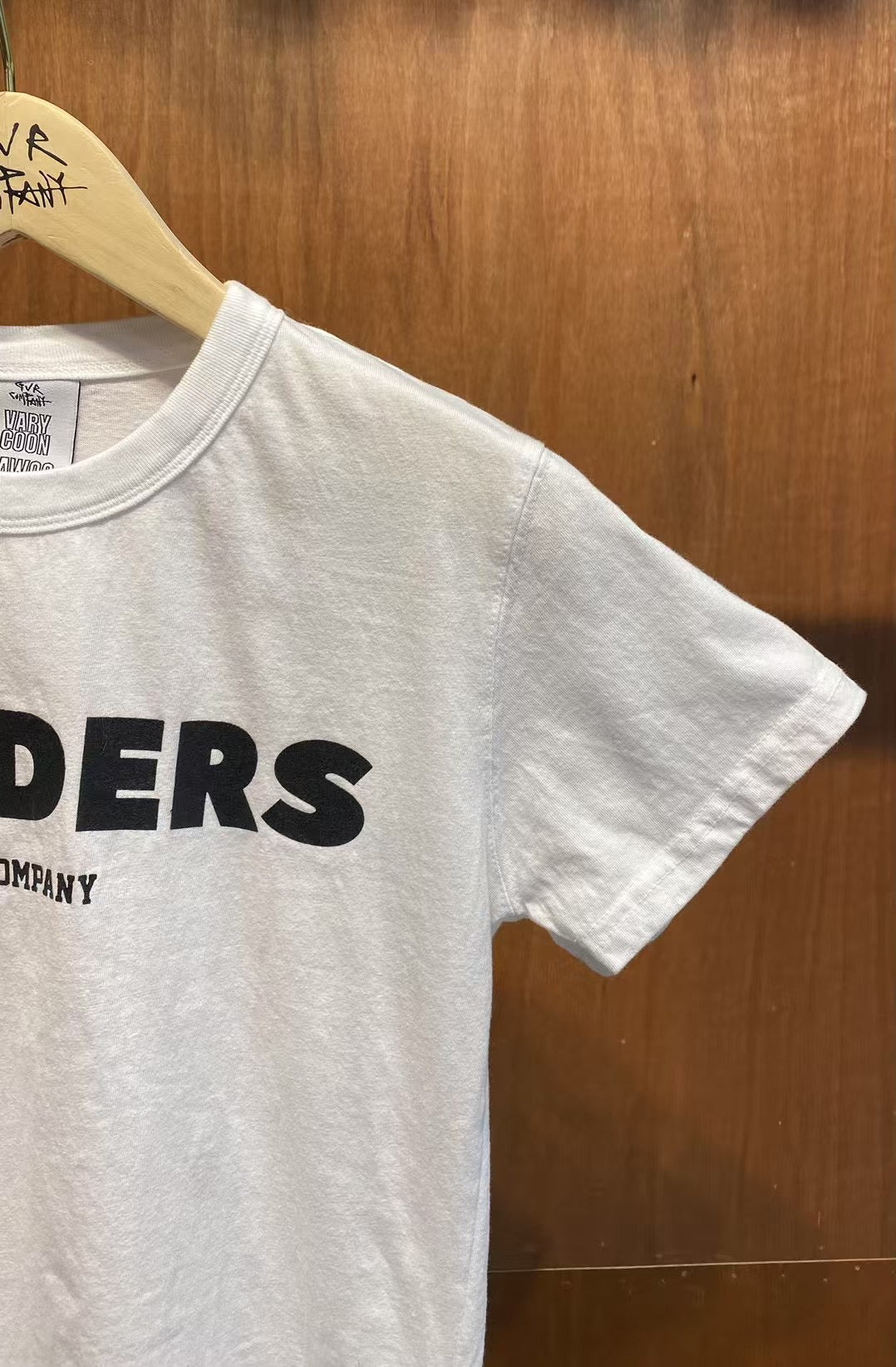 “SANDERS“洗水Tee