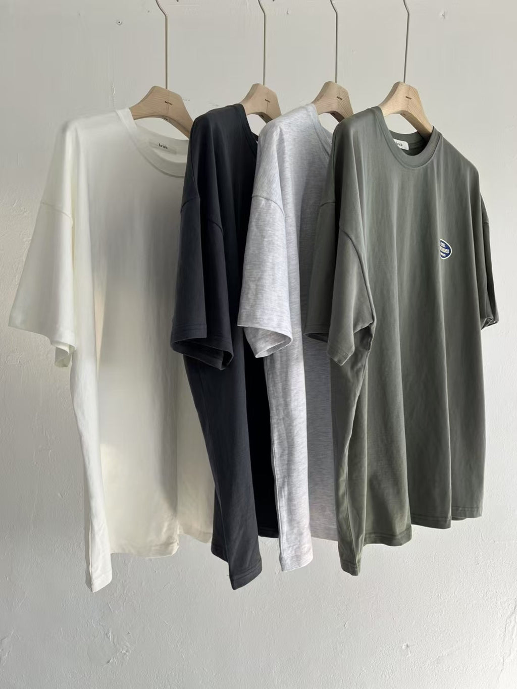 背“Hotel”Tee