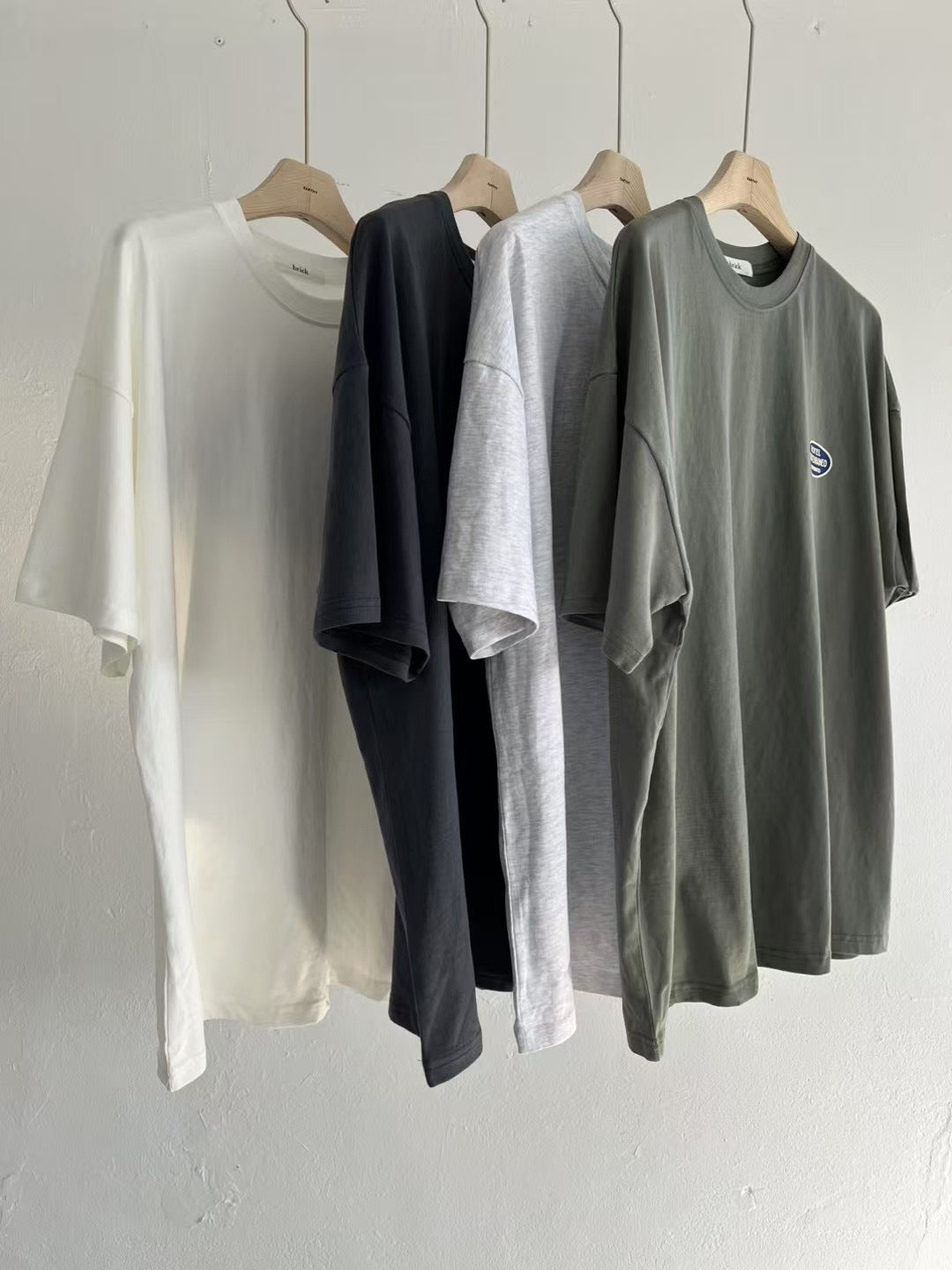 背“Hotel”Tee
