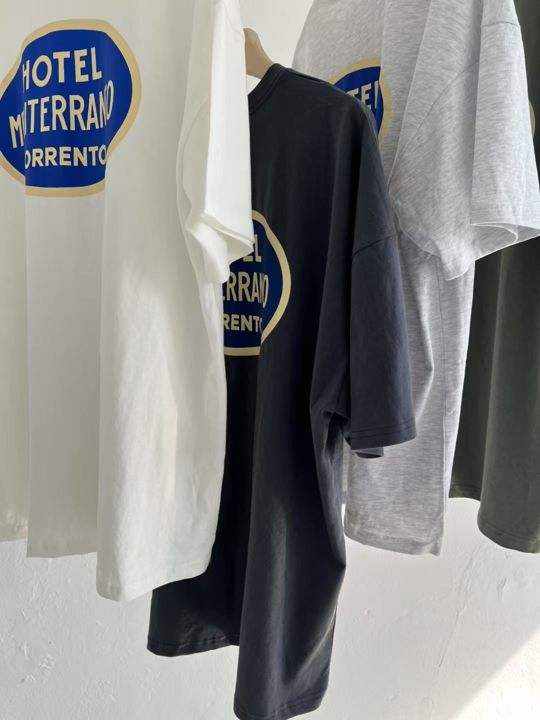 背“Hotel”Tee