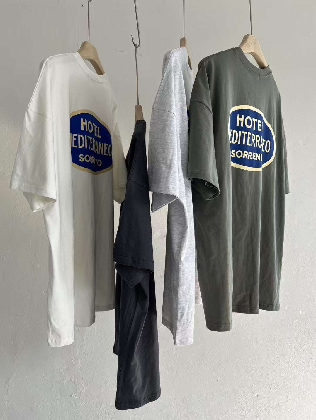 背“Hotel”Tee