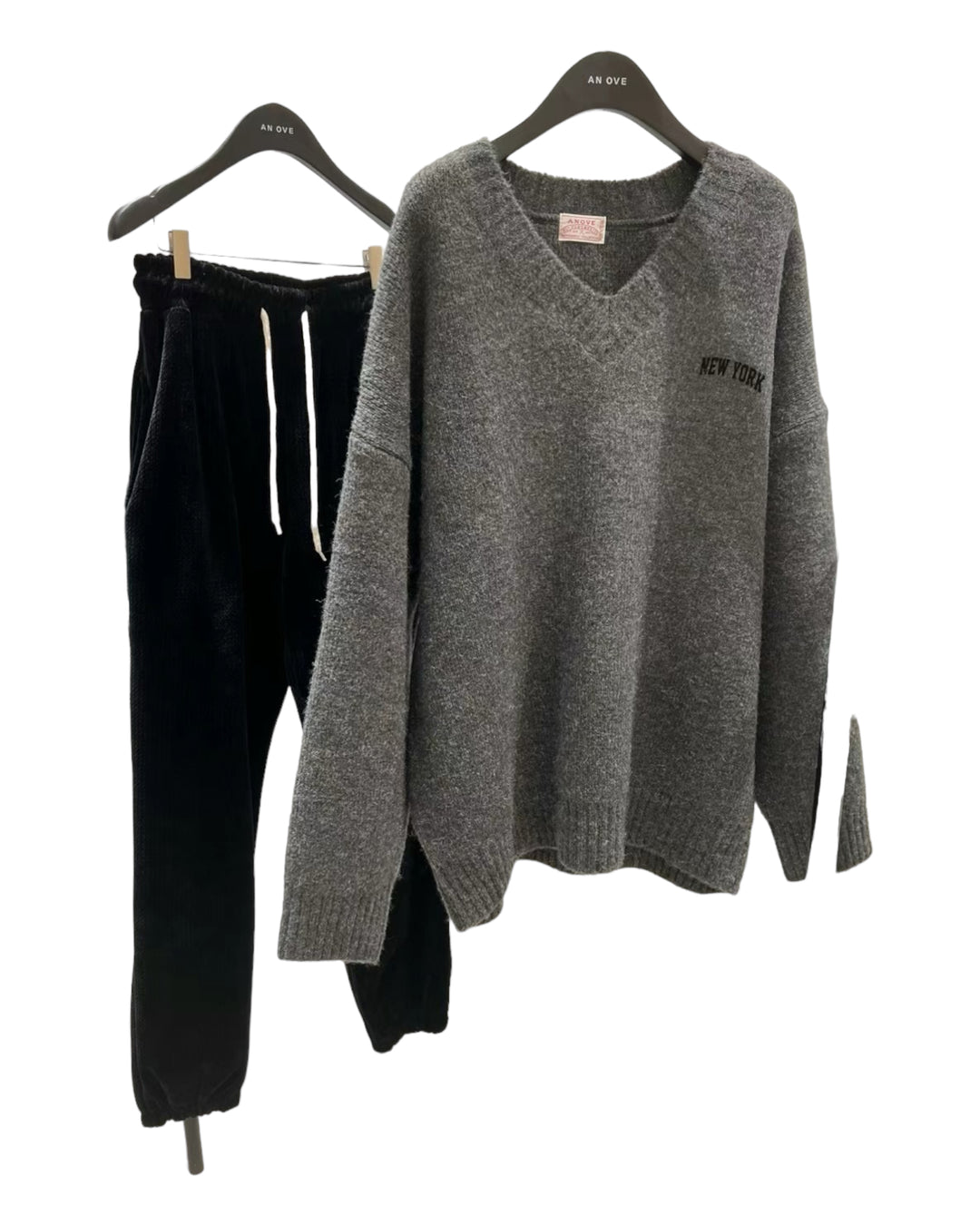 V-neck wool cold sweater