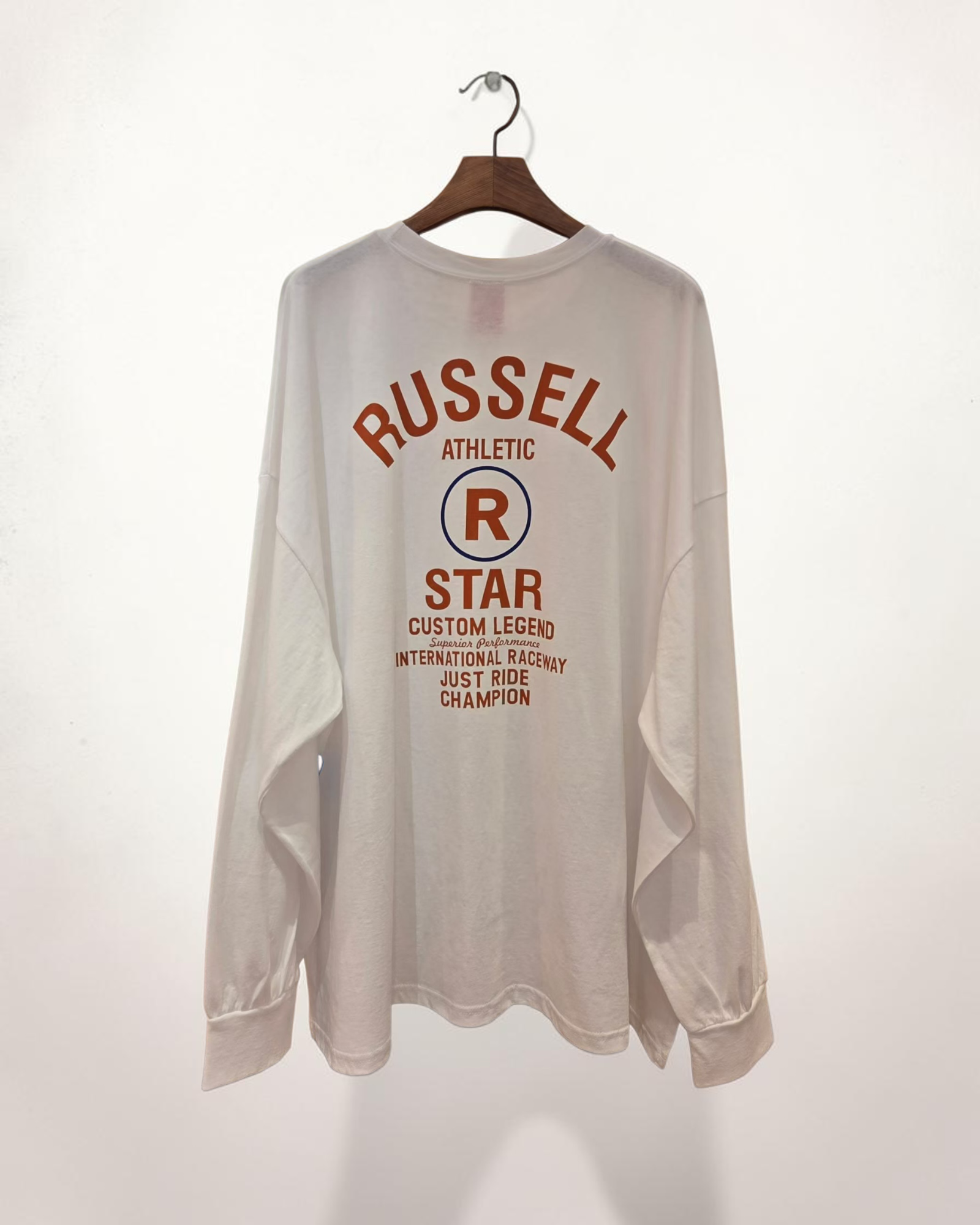 背RUSSELL長Tee