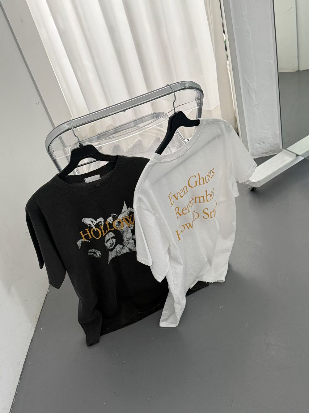 “HOLLOW” 長Tee