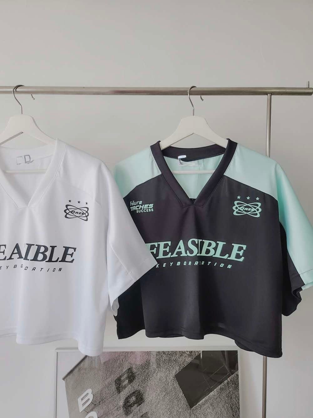 V領“FEASIBLE”短波衫
