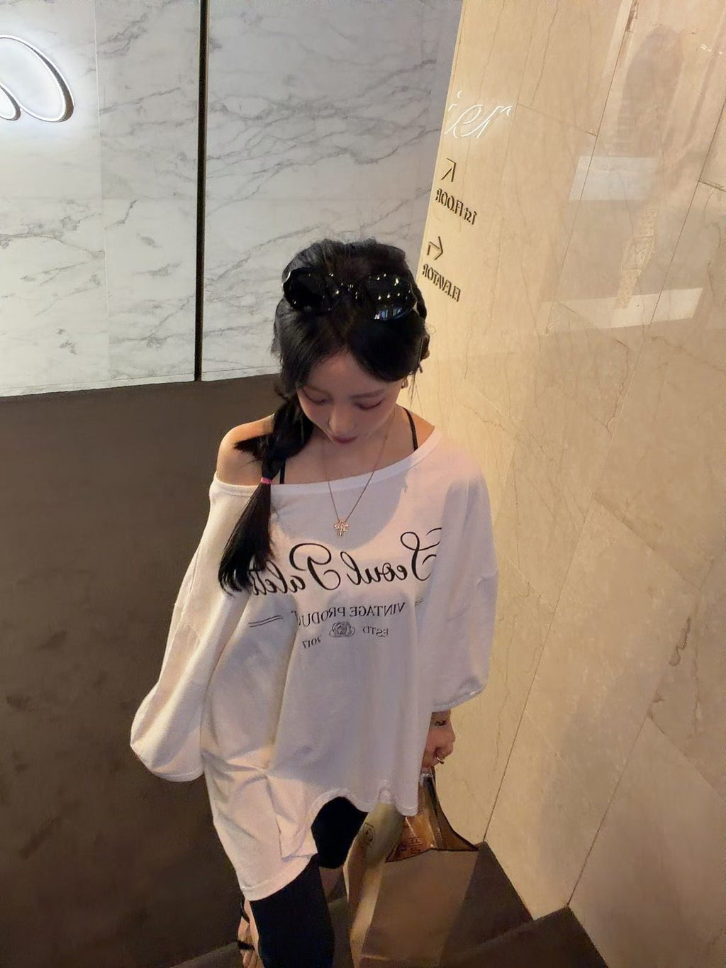 闊身英文字跌膊Tee