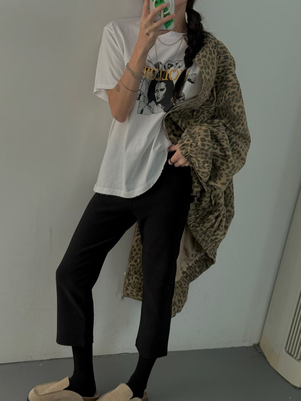 “HOLLOW” 長Tee
