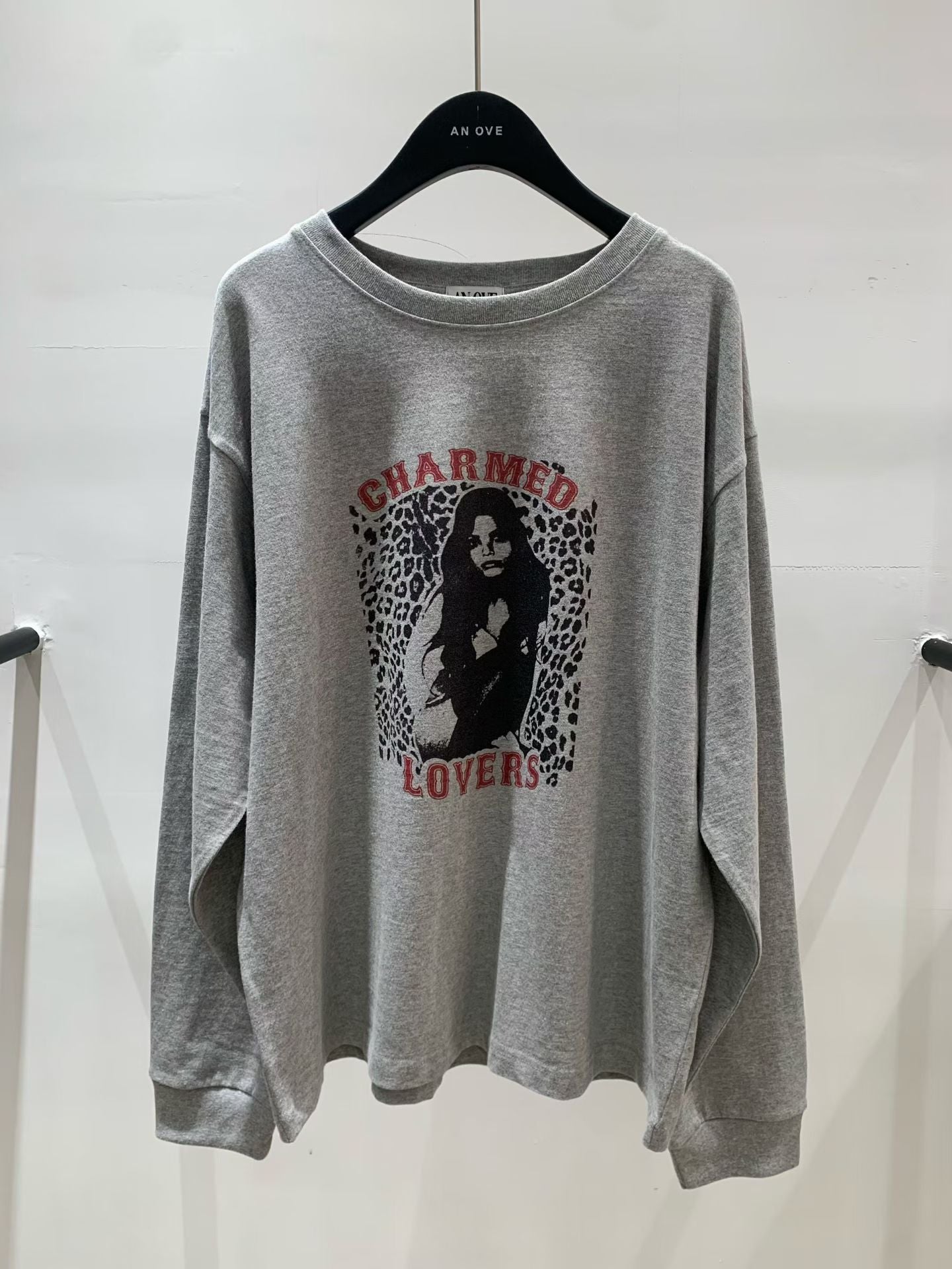 “CHARMED”女人Tee