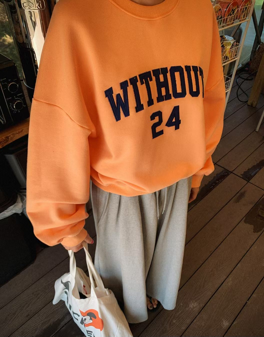 “WITHOUT”短衛衣