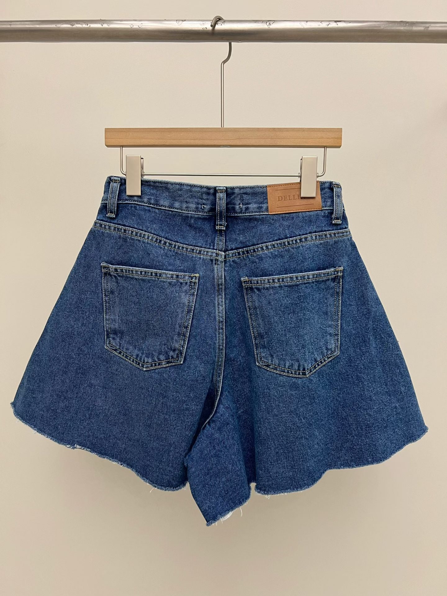 牛仔短褲