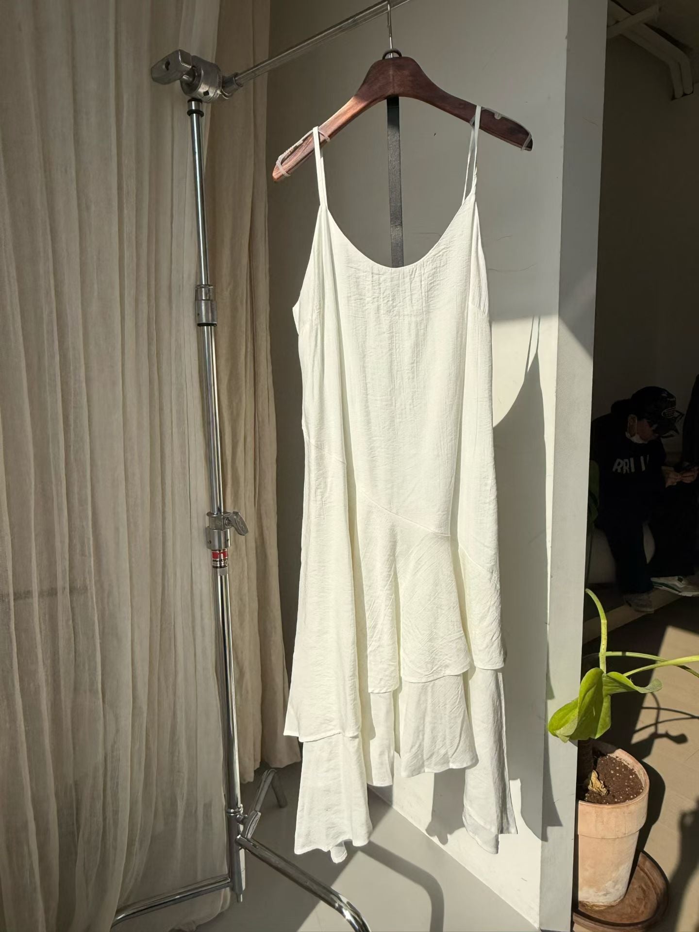 連belt不規則吊帶裙