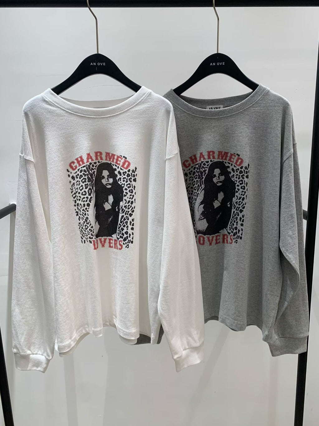 “CHARMED”女人Tee