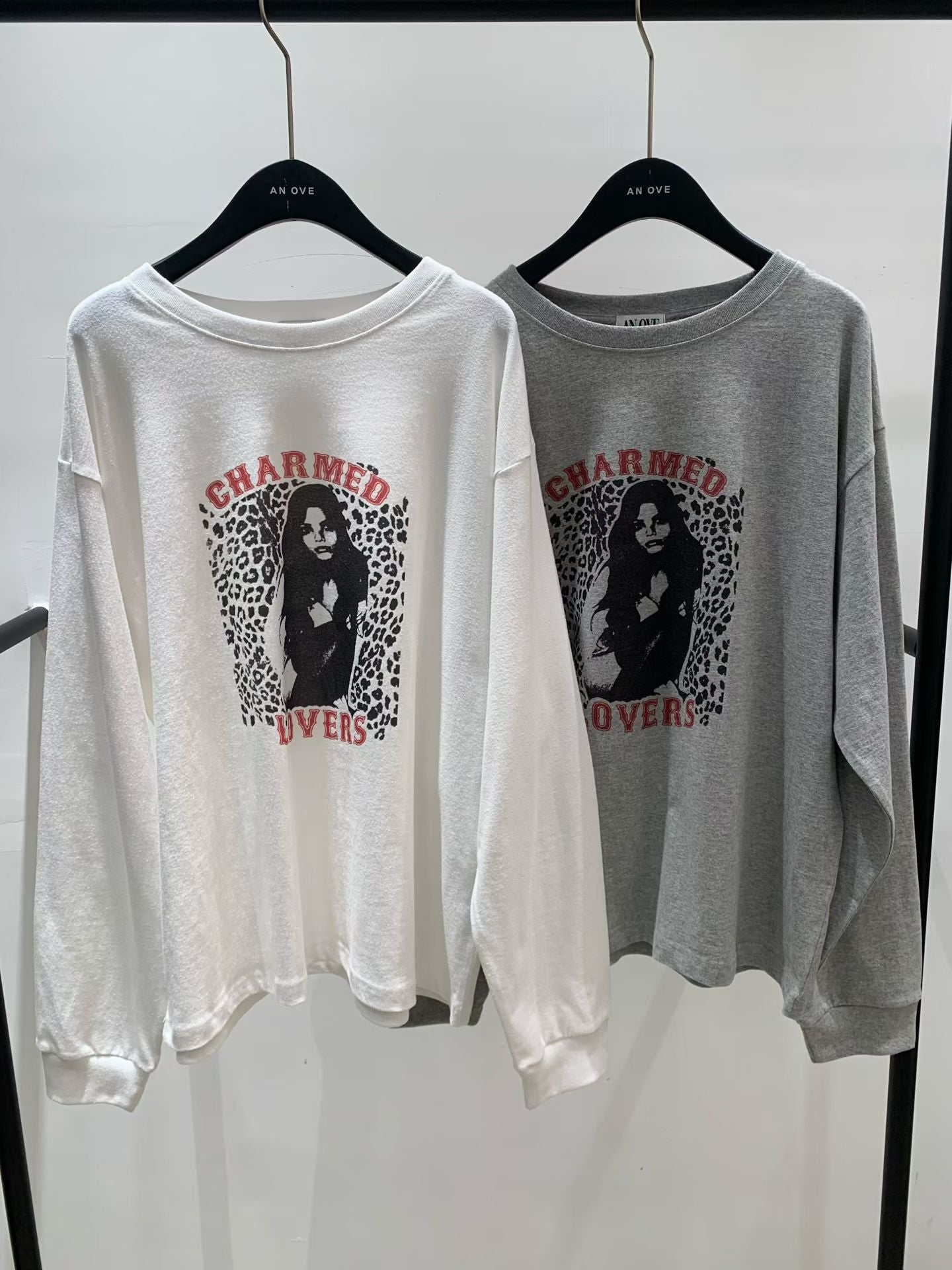 “CHARMED”女人Tee