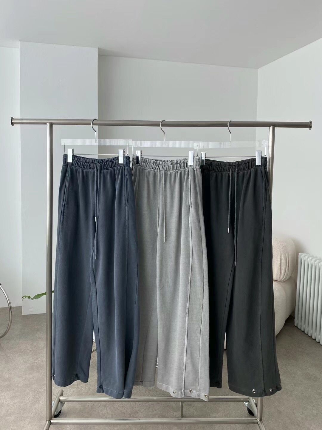 Washed cloth trousers